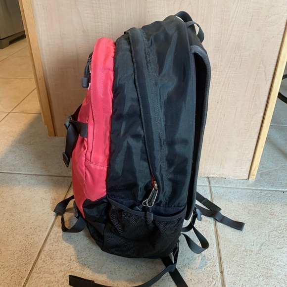 North Face Skipper Backpack - Picture 2 of 7